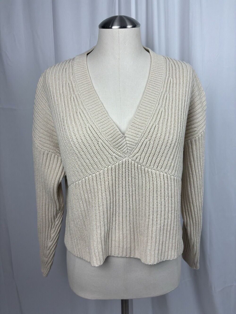 Pacsun Cream Long Sleeve V Neck Cropped Sweater Women’s Size S Classic Basic